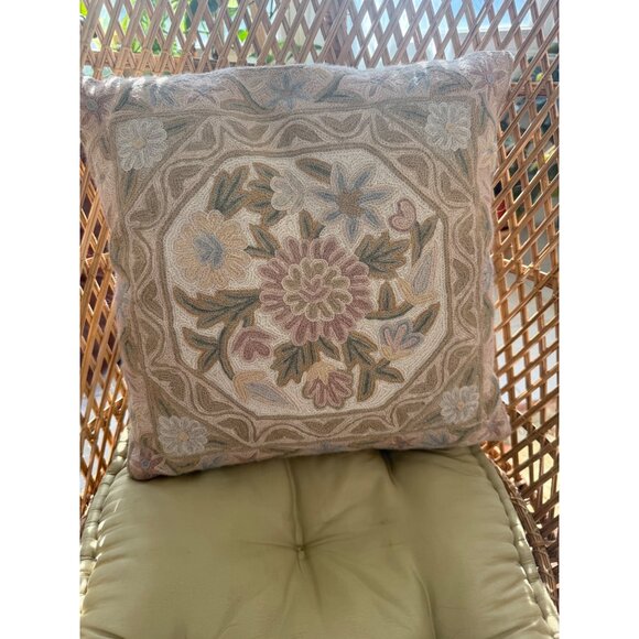 Vintage 80's Wool Crewel Chain Stitch Embroidery Pillow Canvas Back Floral - Picture 1 of 16
